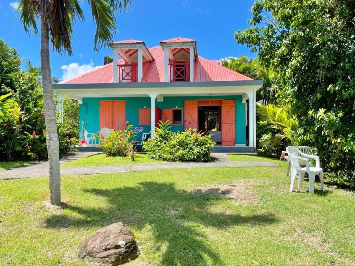 Maison D'une Avec Vue Sur La Piscine Partagee Et Jardin Clos A Rose *
